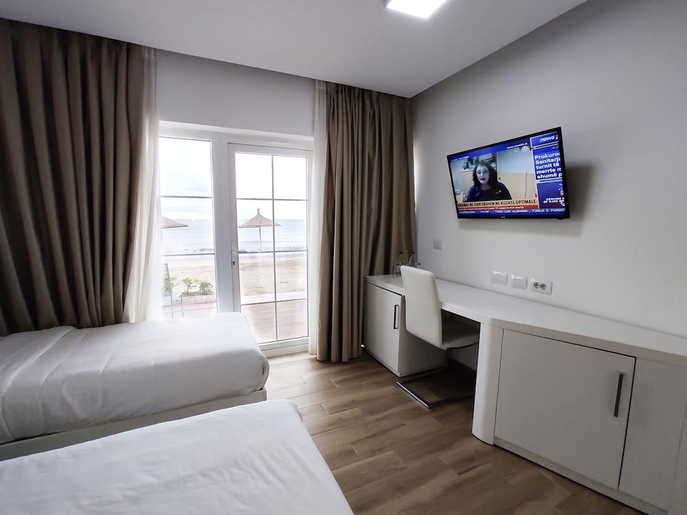 Prestige Resort Durres Qerret Bagian luar foto