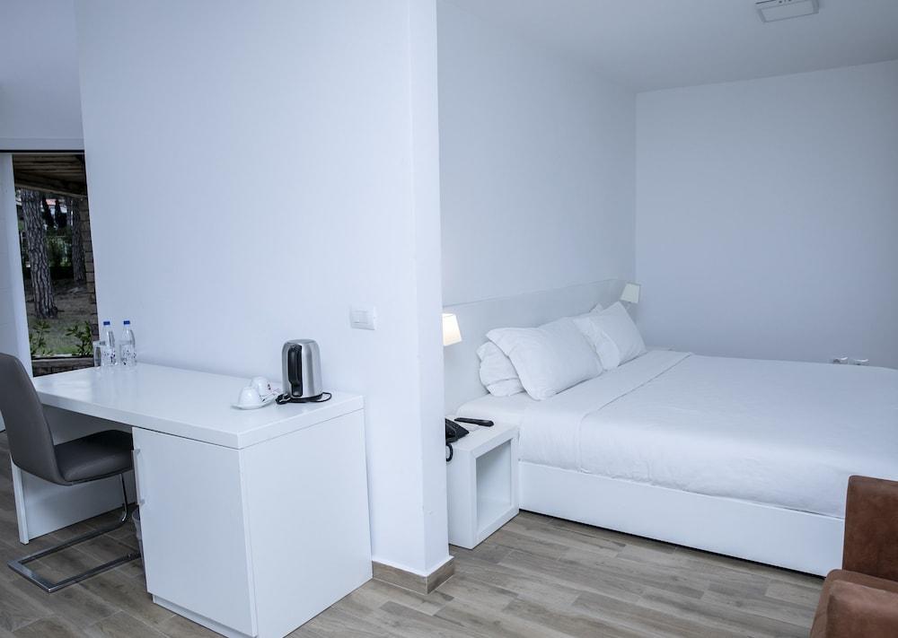 Prestige Resort Durres Qerret Bagian luar foto