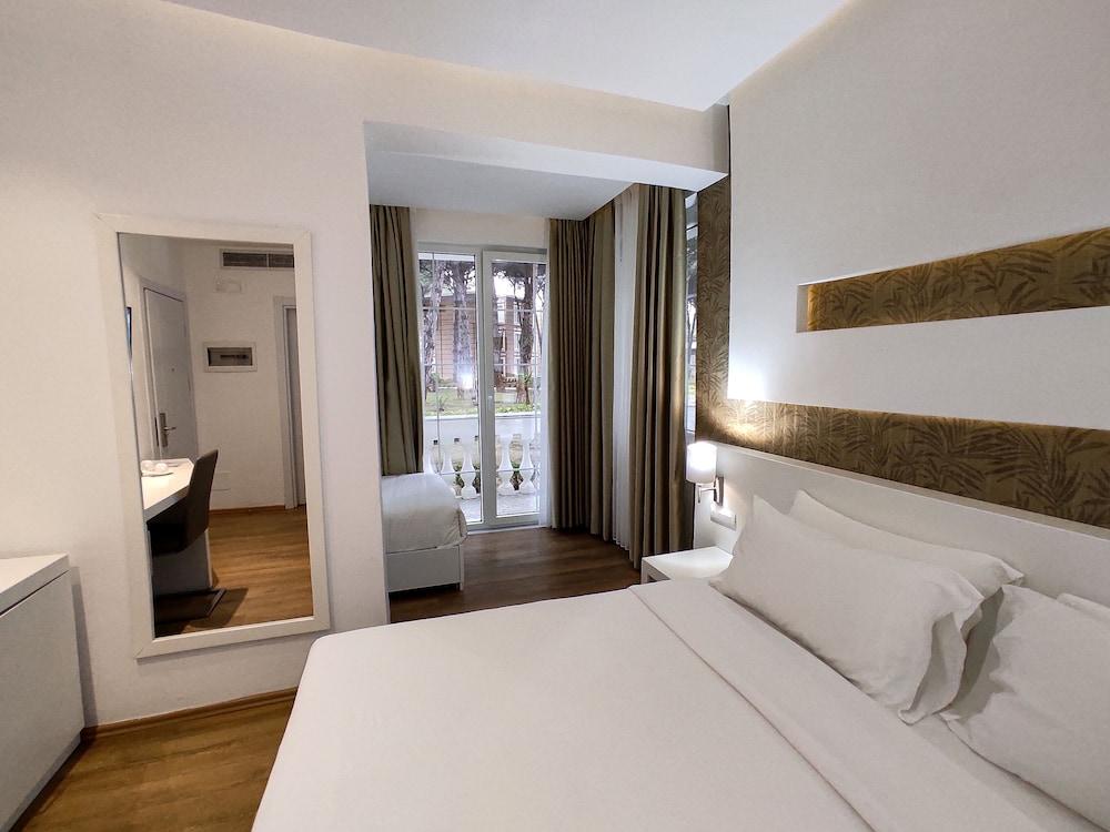 Prestige Resort Durres Qerret Bagian luar foto
