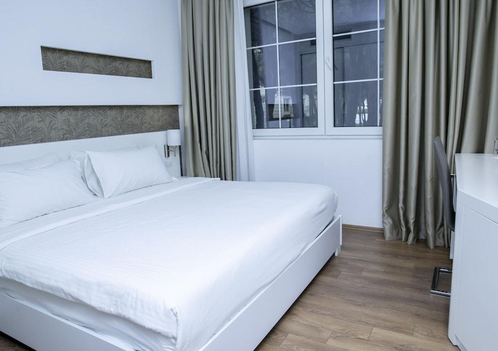 Prestige Resort Durres Qerret Bagian luar foto