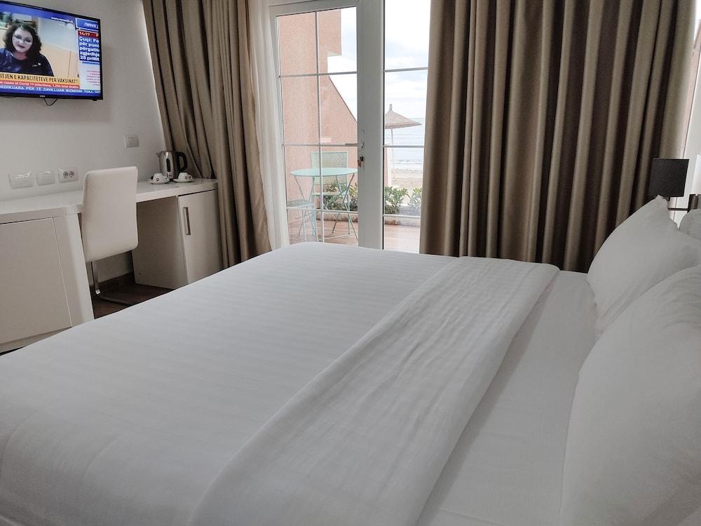 Prestige Resort Durres Qerret Bagian luar foto