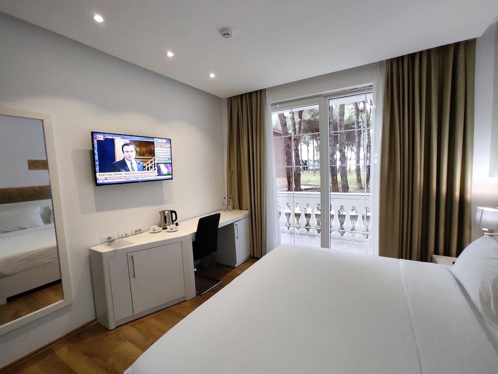 Prestige Resort Durres Qerret Bagian luar foto